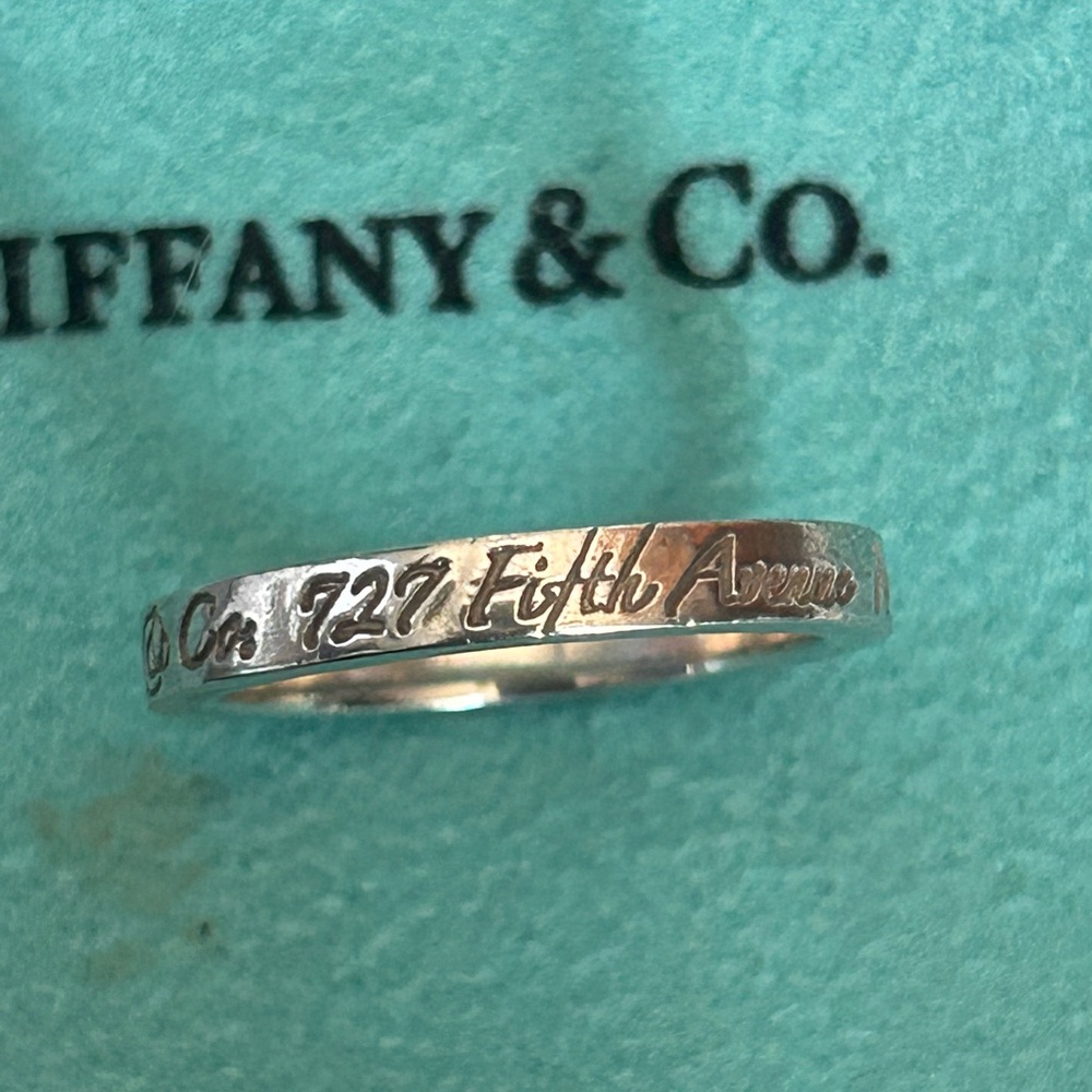 Tiffany and Co. notes collection fifth Avenue ring size 6